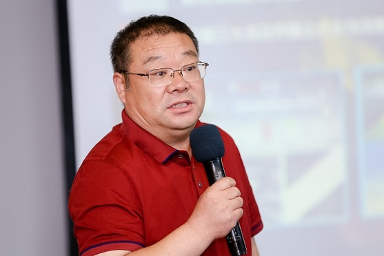 5中嘉卫华,杨永强.jpg 5中嘉卫华,杨永强.jpg