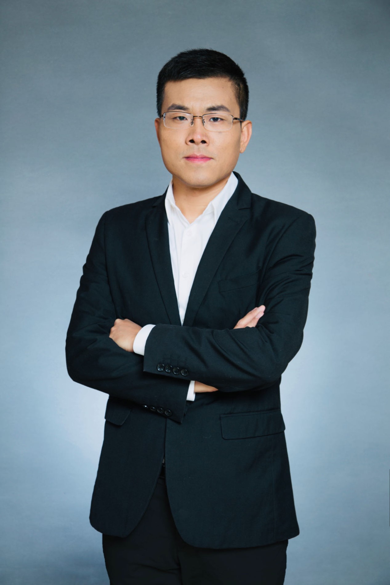 李晓峰.jpg 李晓峰.jpg