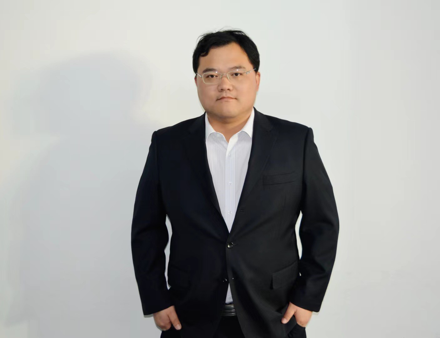 赵炜.jpg 赵炜.jpg